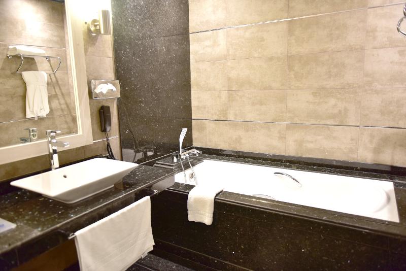 Zaki Suites Hotel & Spa - Oda