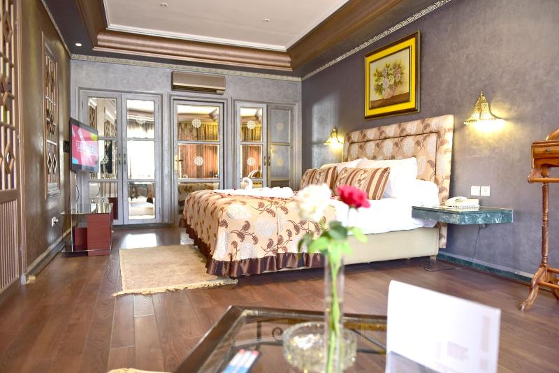 Zaki Suites Hotel & Spa - Oda