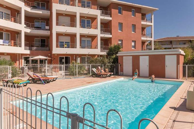 Appart'City Classic Aix en Provence La Duranne - Havuz