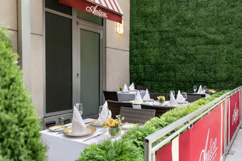 DoubleTree by Hilton New York Downtown - Bar