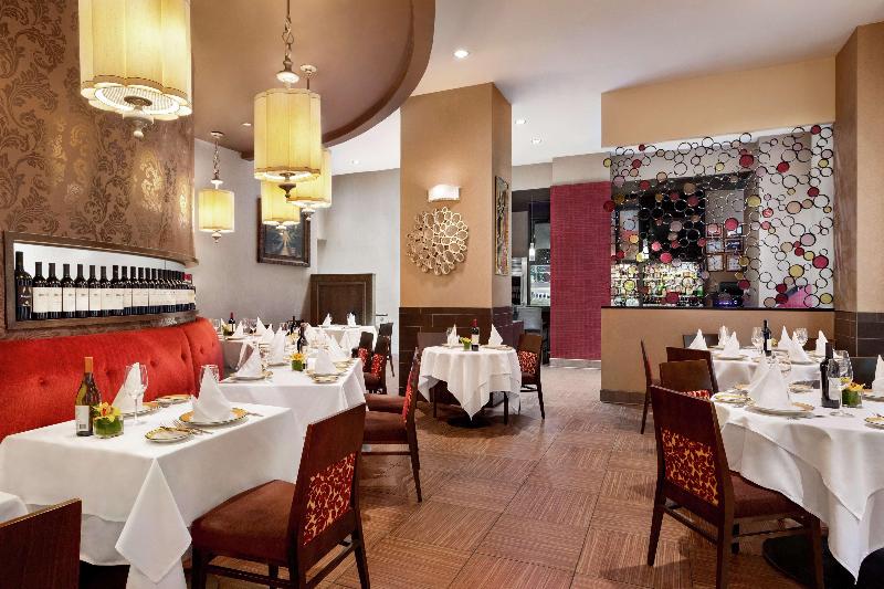 DoubleTree by Hilton New York Downtown - Bar