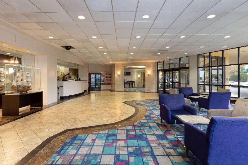 La Quinta Inn & Suites Secaucus - Lobi