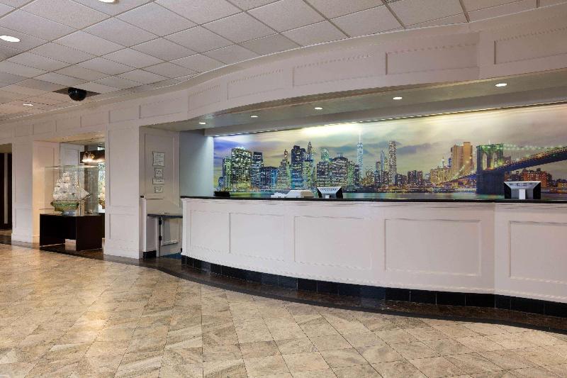La Quinta Inn & Suites Secaucus - Lobi
