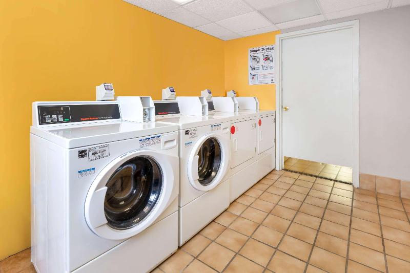 La Quinta Inn & Suites Secaucus - Genel