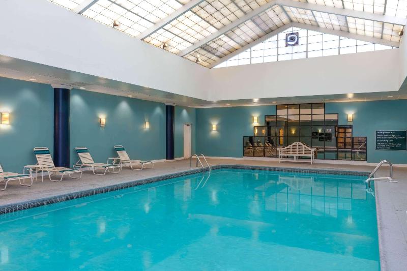 La Quinta Inn & Suites Secaucus - Havuz