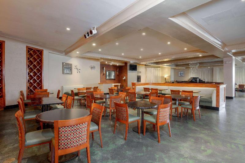 La Quinta Inn & Suites Secaucus - Restoran