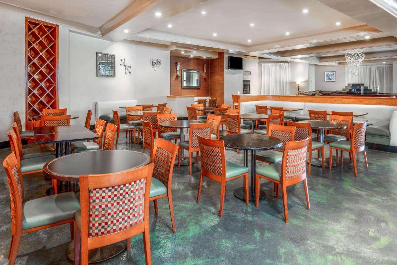 La Quinta Inn & Suites Secaucus - Restoran