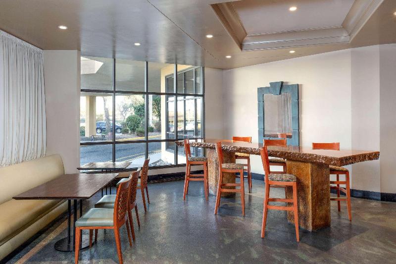 La Quinta Inn & Suites Secaucus - Restoran