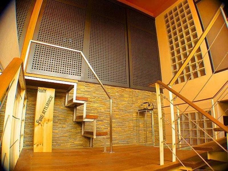 Diamond House - Genel