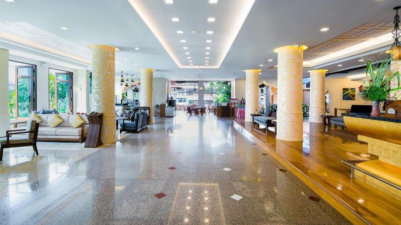 Aiyara Palace Hotel Pattaya - Lobi