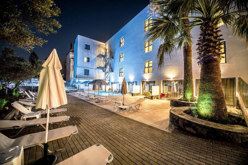 Pollis Hotel - Genel