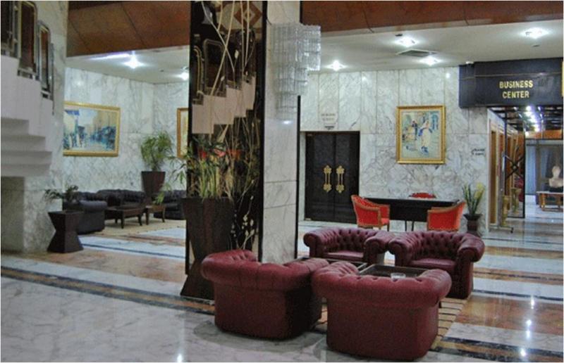 Diplomat Hotel - Lobi