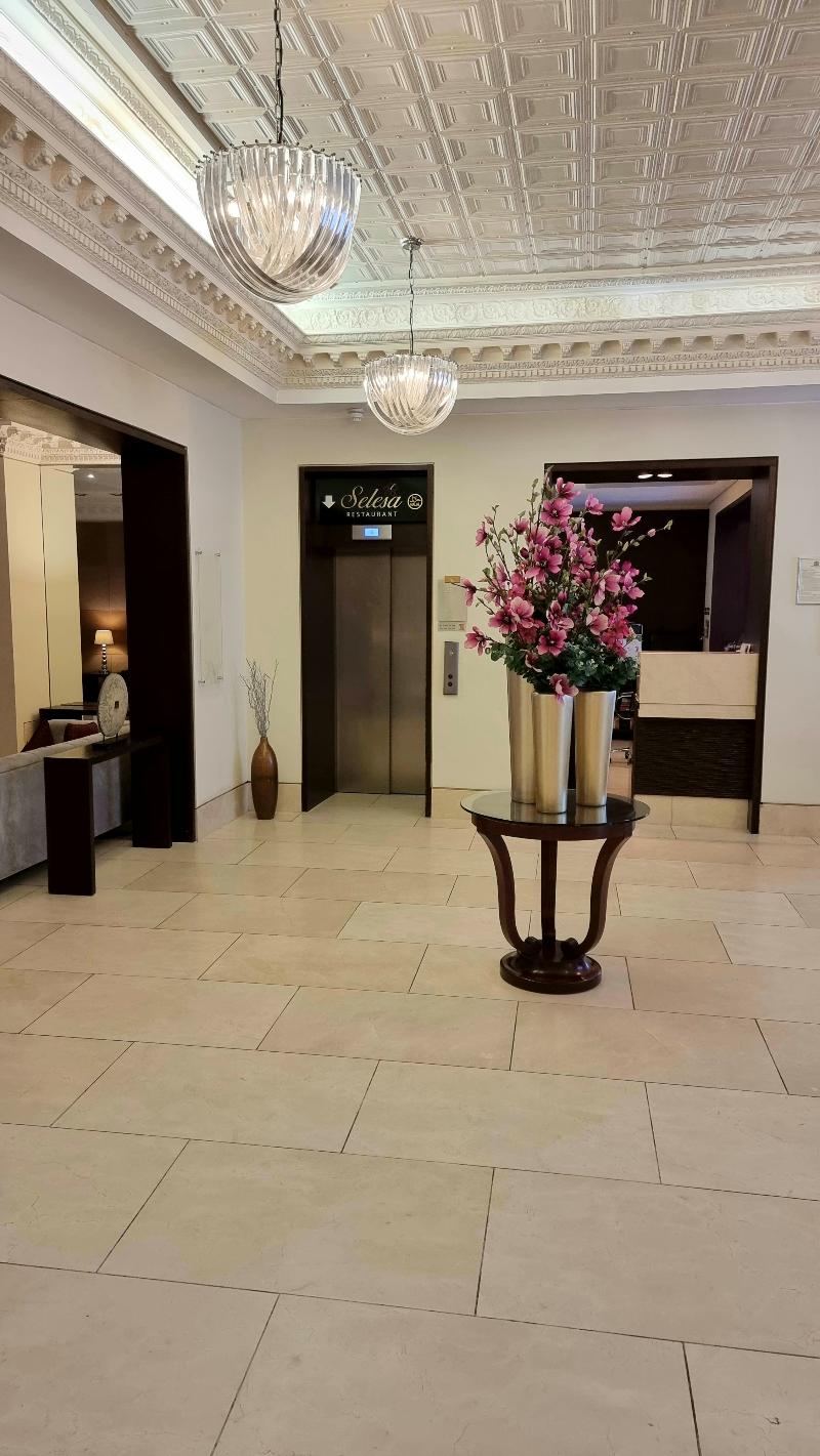 Park City Grand Plaza Kensington - Lobi