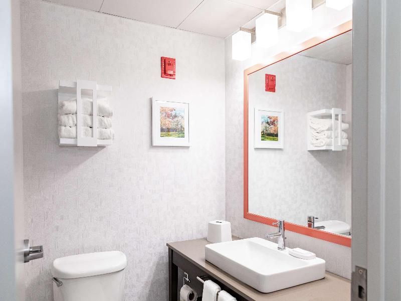 Hampton Inn & Suites Newark Airport Elizabeth - Oda