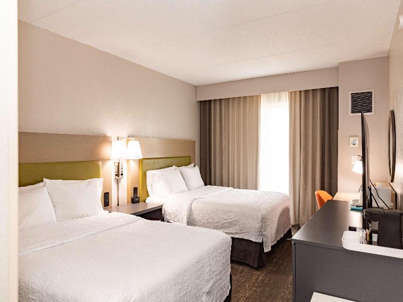 Hampton Inn & Suites Newark Airport Elizabeth - Oda