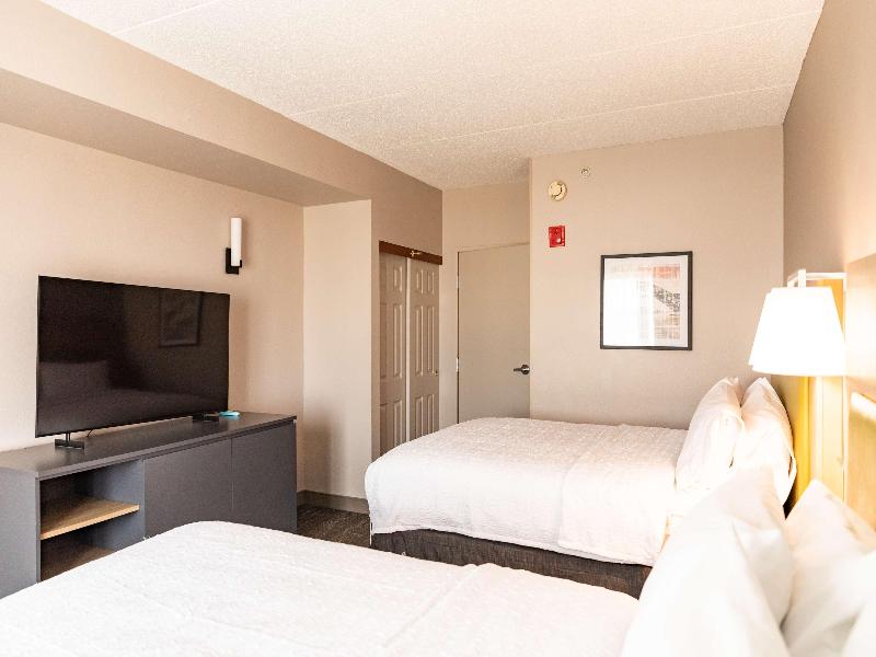 Hampton Inn & Suites Newark Airport Elizabeth - Oda