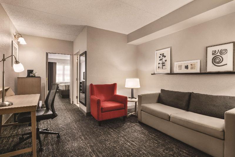 Hampton Inn & Suites Newark Airport Elizabeth - Oda