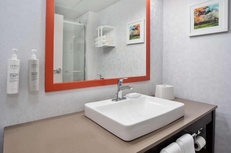 Hampton Inn & Suites Newark Airport Elizabeth - Oda