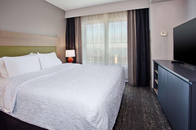 Hampton Inn & Suites Newark Airport Elizabeth - Oda