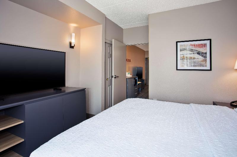 Hampton Inn & Suites Newark Airport Elizabeth - Oda