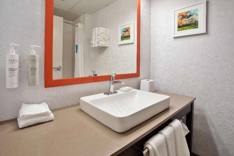 Hampton Inn & Suites Newark Airport Elizabeth - Oda
