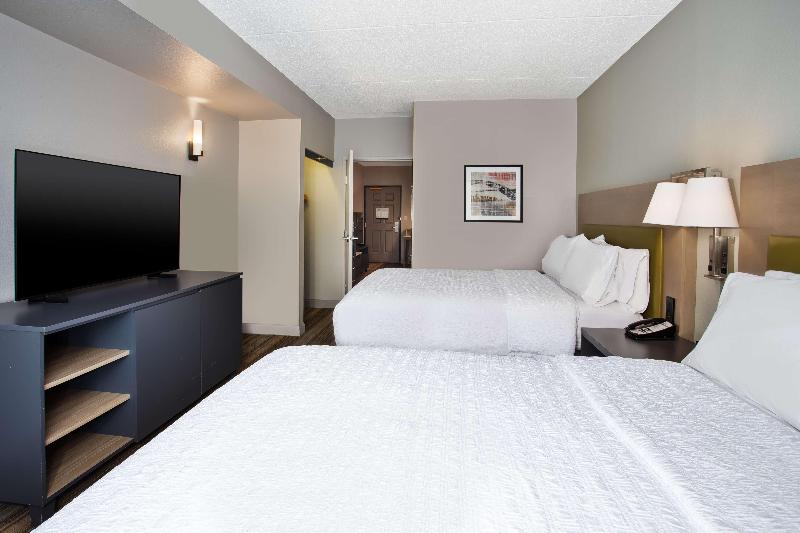 Hampton Inn & Suites Newark Airport Elizabeth - Oda
