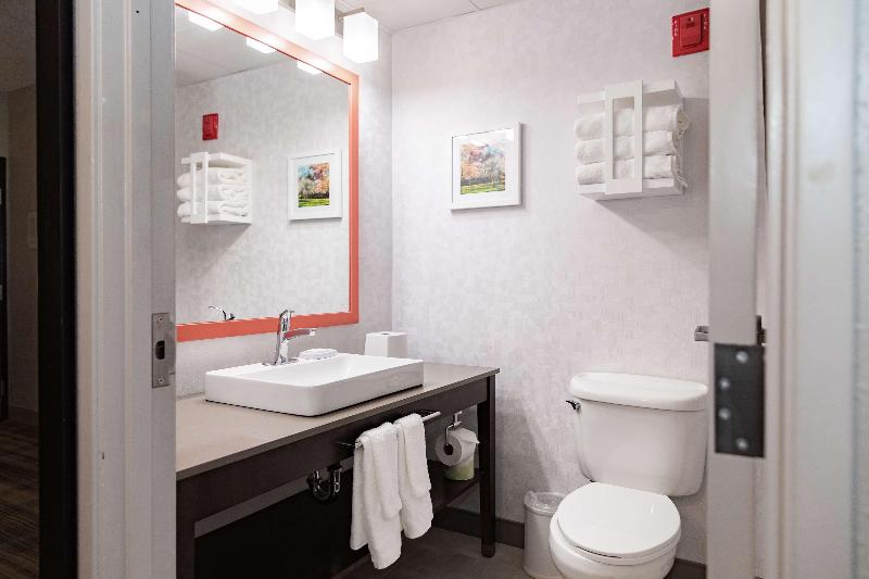Hampton Inn & Suites Newark Airport Elizabeth - Oda