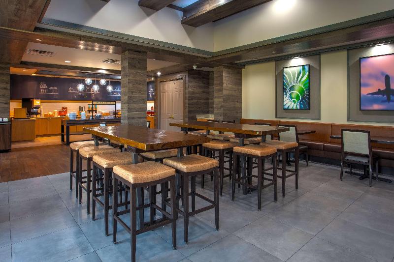 Hampton Inn & Suites Newark Airport Elizabeth - Restoran