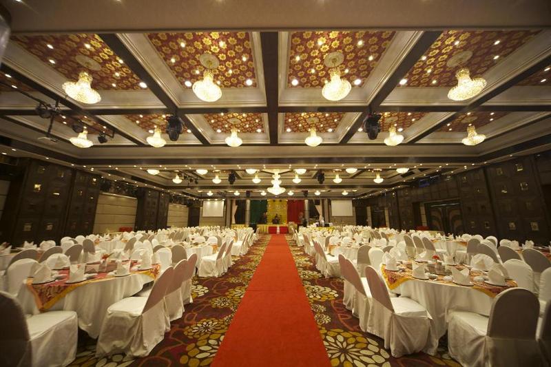 Ruean Phae Royal Park Hotel by ZUZU - Toplantı