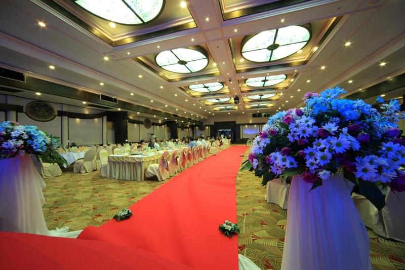 Ruean Phae Royal Park Hotel by ZUZU - Toplantı