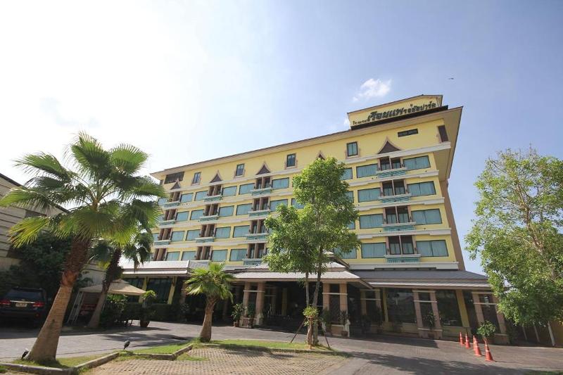 Ruean Phae Royal Park Hotel by ZUZU - Genel