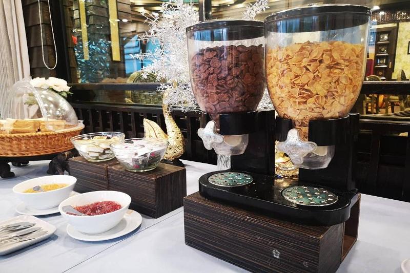 Ruean Phae Royal Park Hotel by ZUZU - Restoran