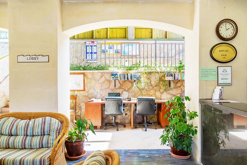 Happy Hotel - Lobi