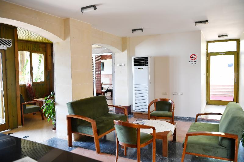 Happy Hotel - Lobi