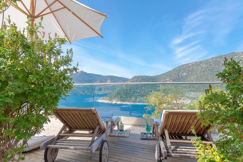Happy Hotel - Teras