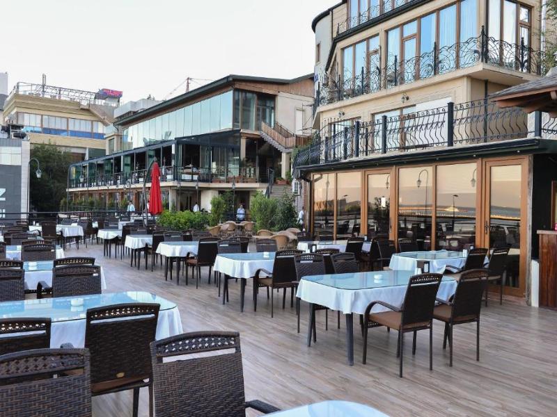 Riviera Hotel - Restoran