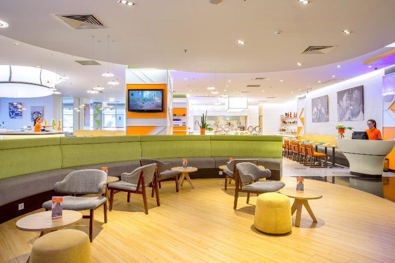Harris Hotel & Conventions Kelapa Gading - Bar