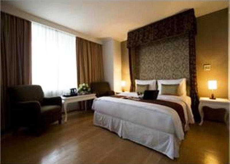 Amos Cozy fotoÄŸrafÄ±