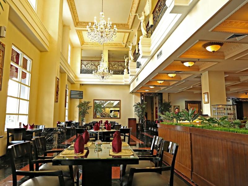 Golden Boutique Melawai - Restoran