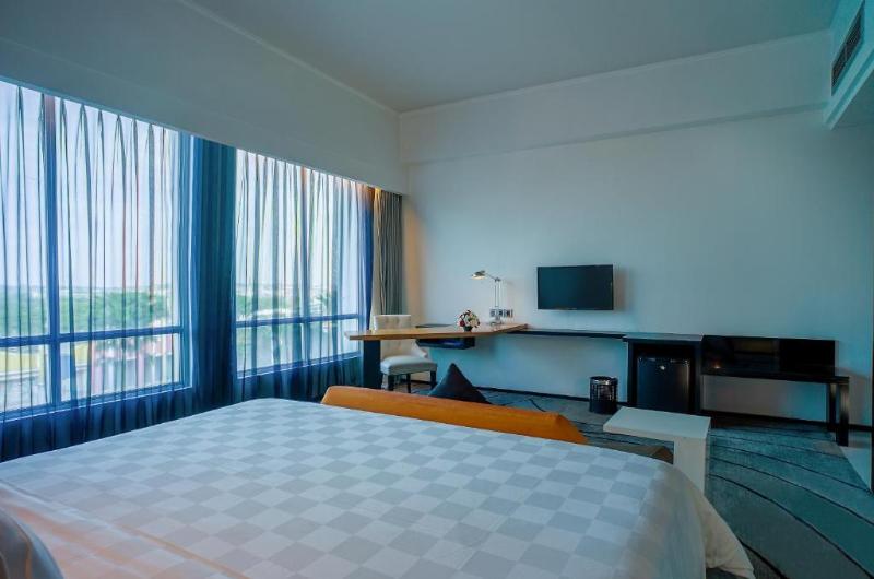ARTOTEL TS Suites Surabaya - Oda