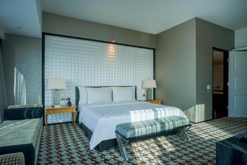 ARTOTEL TS Suites Surabaya - Oda