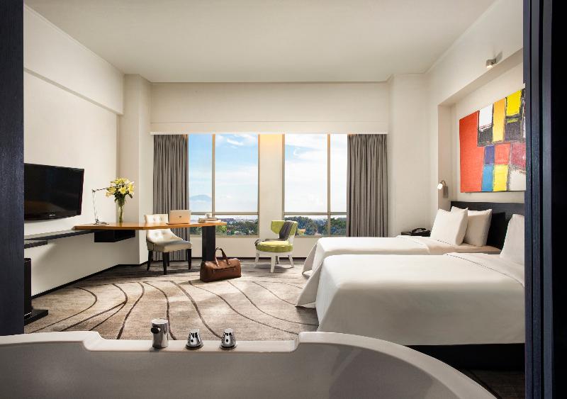 ARTOTEL TS Suites Surabaya - Oda