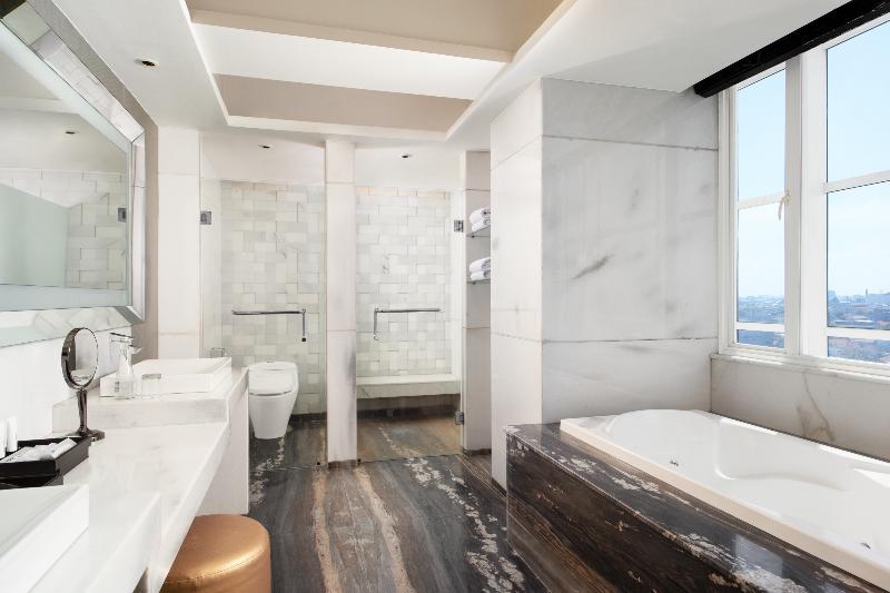 ARTOTEL TS Suites Surabaya - Oda