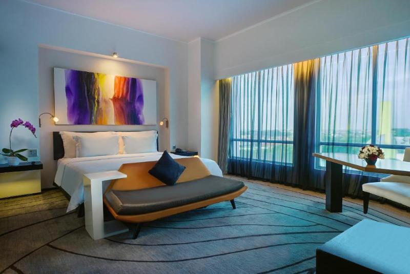 ARTOTEL TS Suites Surabaya - Oda