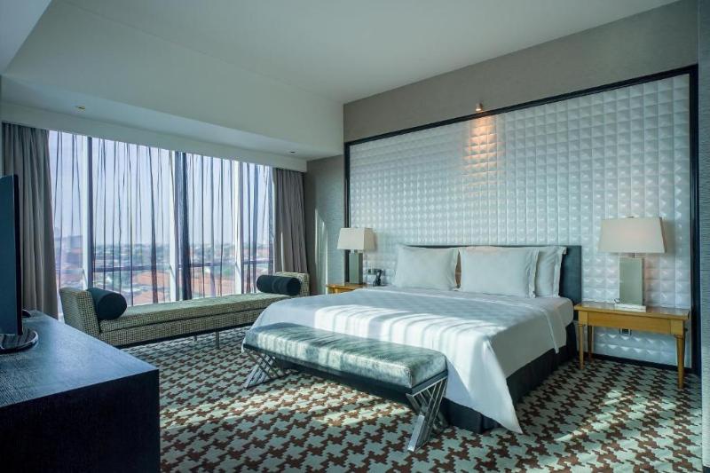 ARTOTEL TS Suites Surabaya - Oda