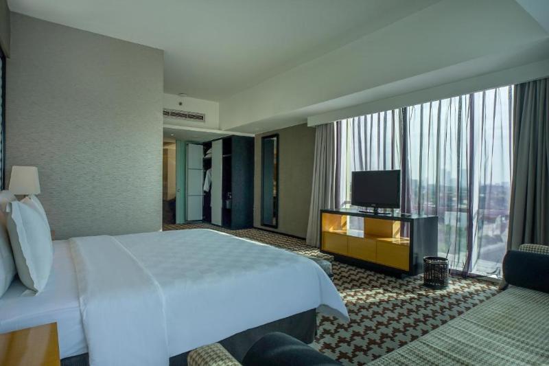 ARTOTEL TS Suites Surabaya - Oda
