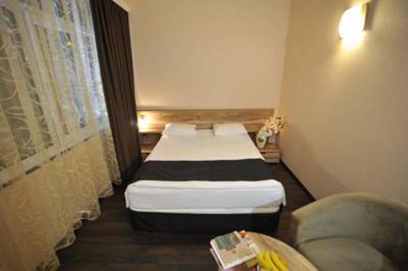 Diplomat Hotel - Oda