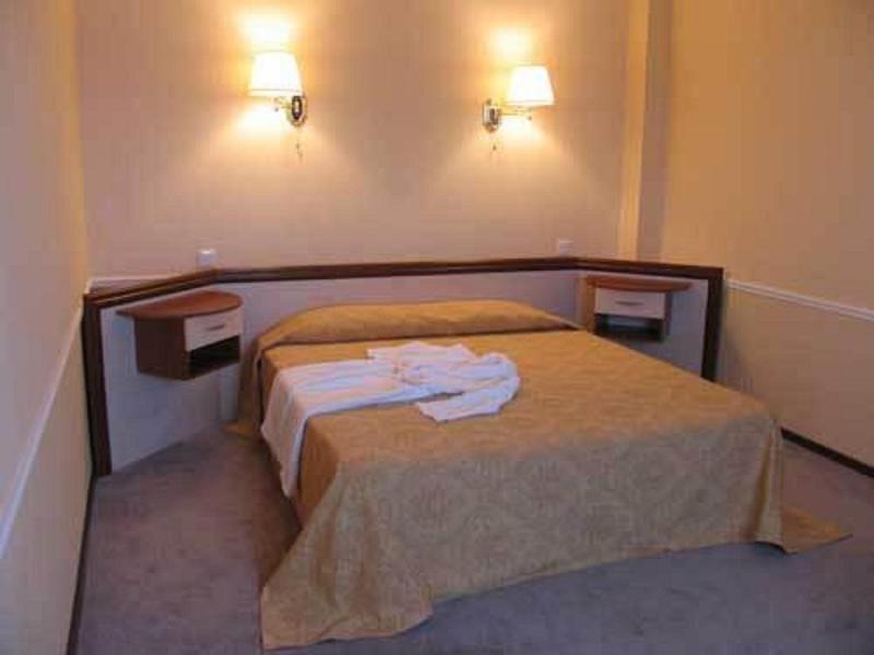 Diplomat Hotel - Oda