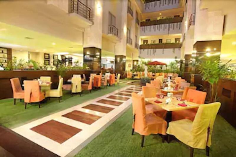 Golden Flower Convention - Restoran