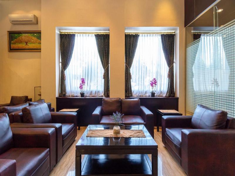 Golden Sky Condotel - Lobi